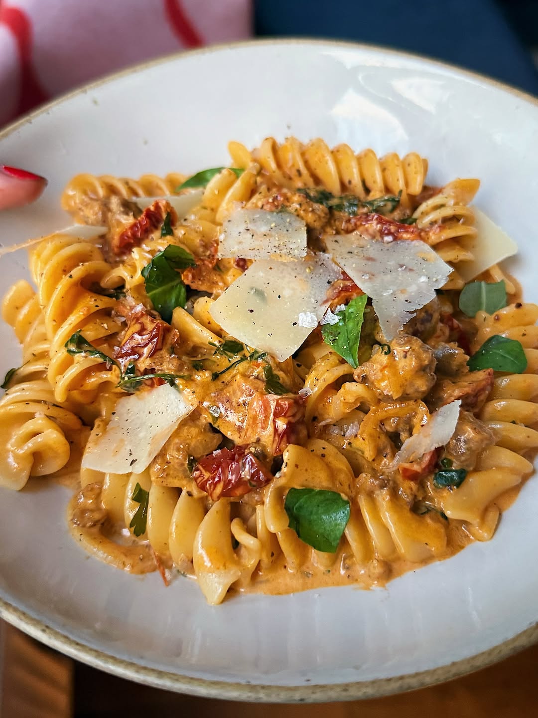 Pâtes crémeuses aux saucisses et tomates séchées - étapes de préparation