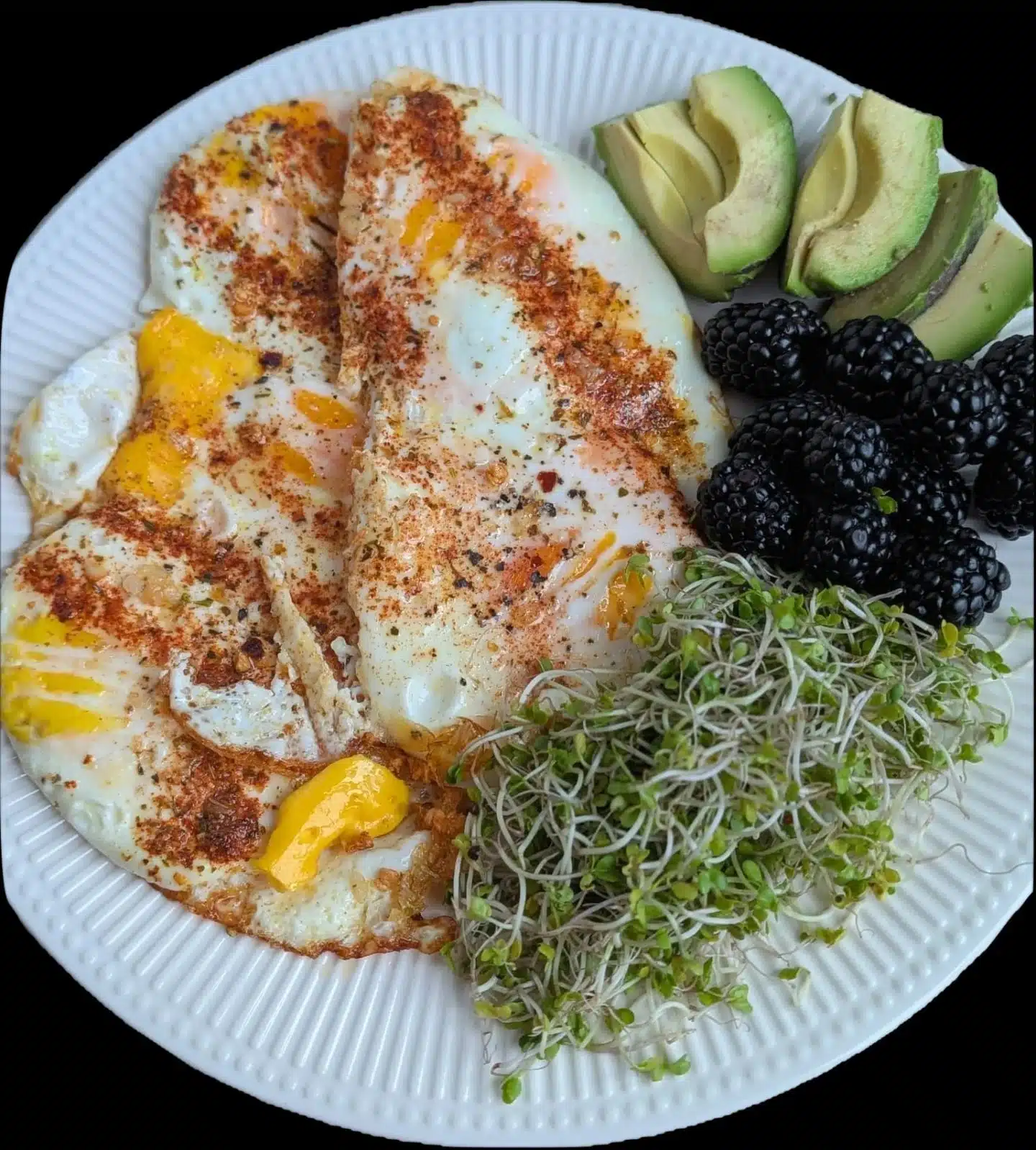 Oeufs au plat à l'ail et au paprika recette facile